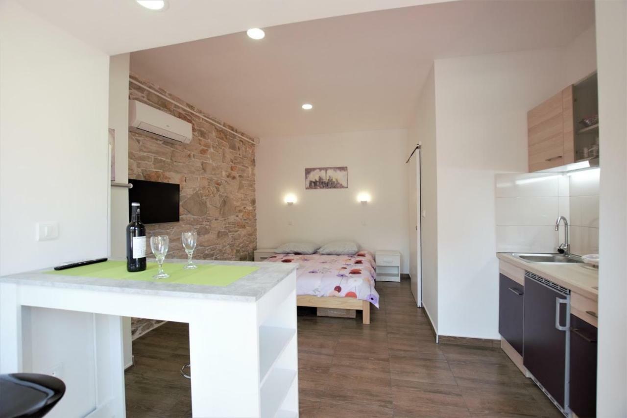 Studio Apartman Danijela Пула Екстериор снимка