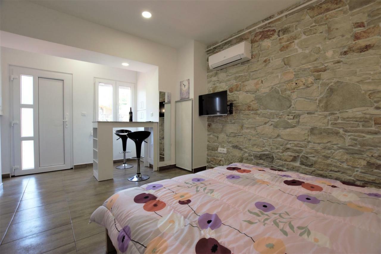 Studio Apartman Danijela Пула Екстериор снимка